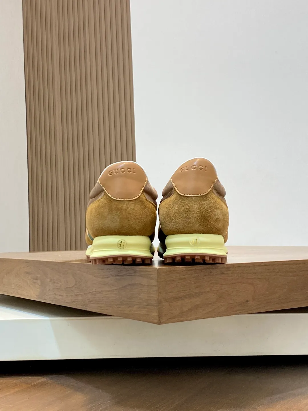 Men's shoes 💰660 [Gucci] Gucci - high-end quality original order 👩🏻‍❤️‍👨🏻 couple wear 🔍🔍🔍 casual sports shoes - upper: 🔝 suede calfskin, shoe body brand totem cloth. brand webbing, tongue. heel. air pressure brand logo - lining: water-dyed sheepskin -Outsole: ultra-light TPU foam·TR rubber; two-color molded outsole -Ultra-high quality control·fine workmanship: highlighted (high-end·exquisite·class) -Size: same style for men and women 36-44 (female 35, 40, male 45, 46 can be customized)·